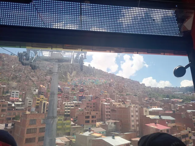 Mi Teleférico Línea Naranja - Estación Armentia