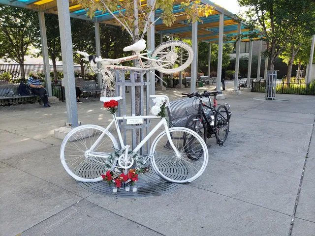 Dundas St At Hurontario St