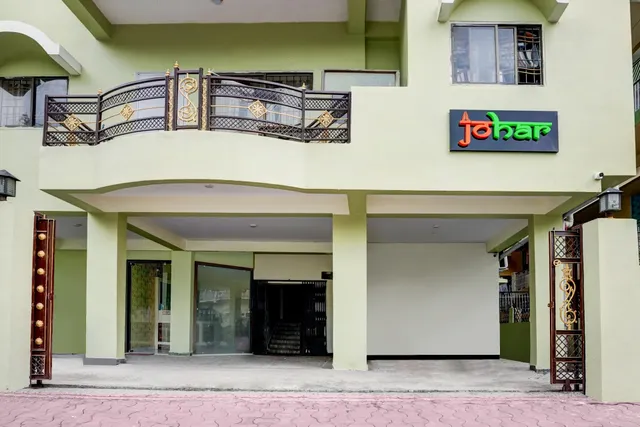 Hotel Johar Inn