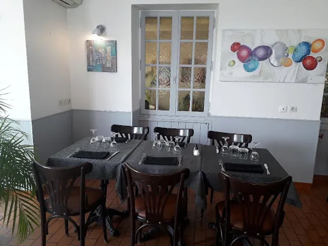 Hotel Bar Restaurant D'Hourtin