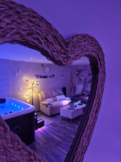 Spa Au plaisir des bulles suite romantique avec jacuzzi privé