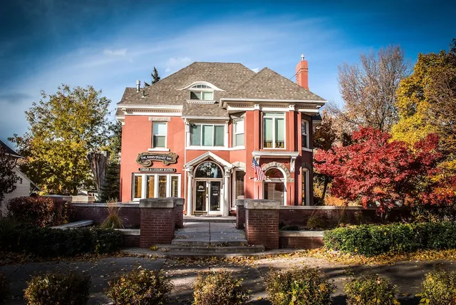 Anniversary Inn Logan