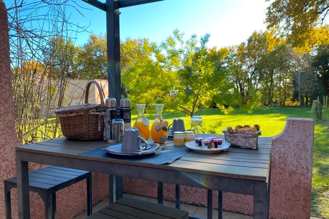 Hôtel romantique Nids d'Amour | Chambres avec jacuzzi privatif et séjours insolites