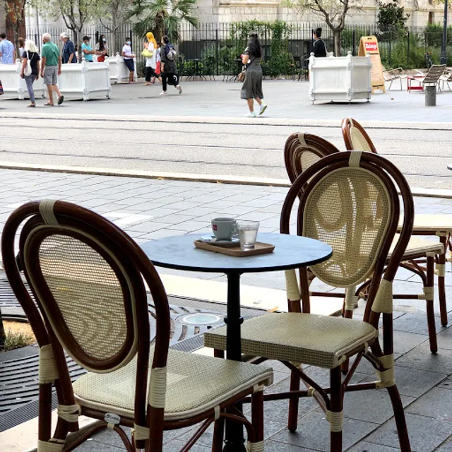 Coffee shop - La Brioche Chaude - CAFÉ