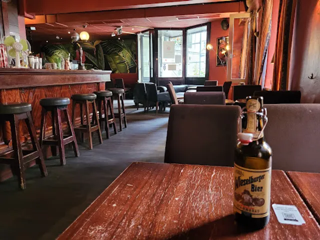 Cocktail lounge - Billiards Café Downstairs