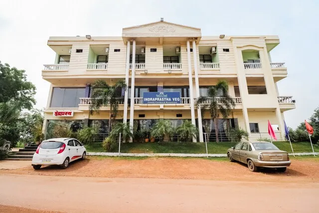 OYO 42999 Indraprastha Hotel