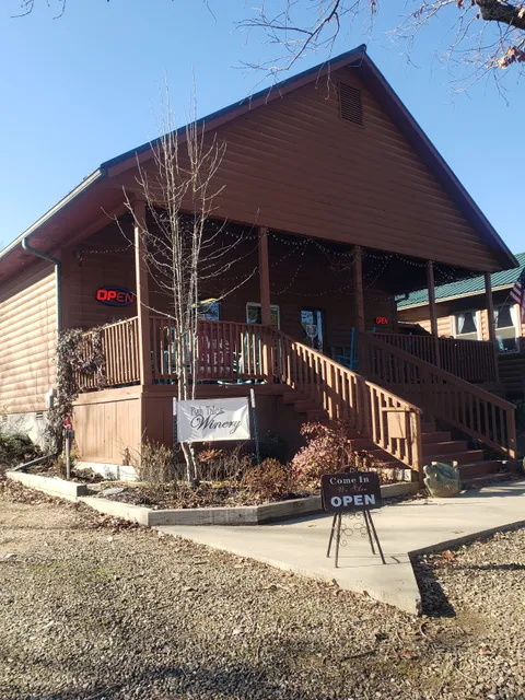 FishTales Winery & Bistro