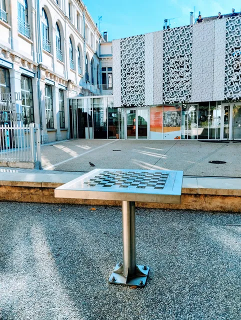 Square Charles Aznavour