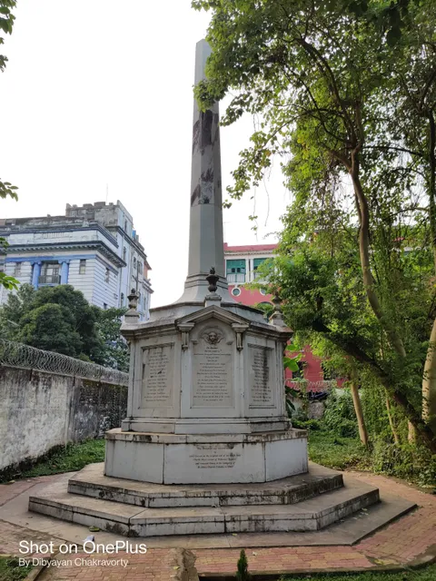 Black Hole Monument (Holwell Monument)