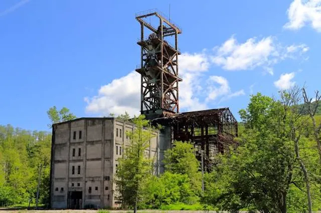 Sumitomo Ponbetsu Coal Mine, Vertical shaft ruins