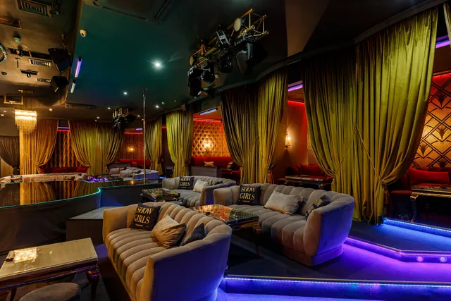 Кабаре Show Girls