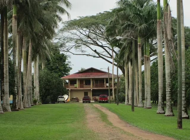 Yamwits Restaurant & Lodge