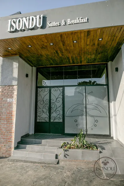 Isondu Suites & Breakfast