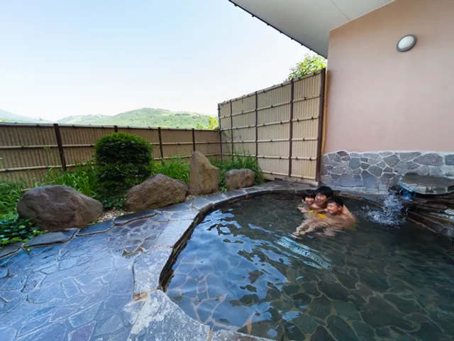 Shirakaba-ko Hotel The smoke of pipe