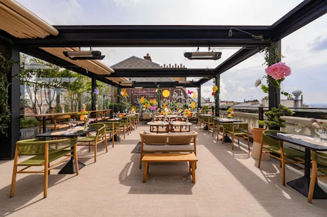 Terrass'' Rooftop Bar