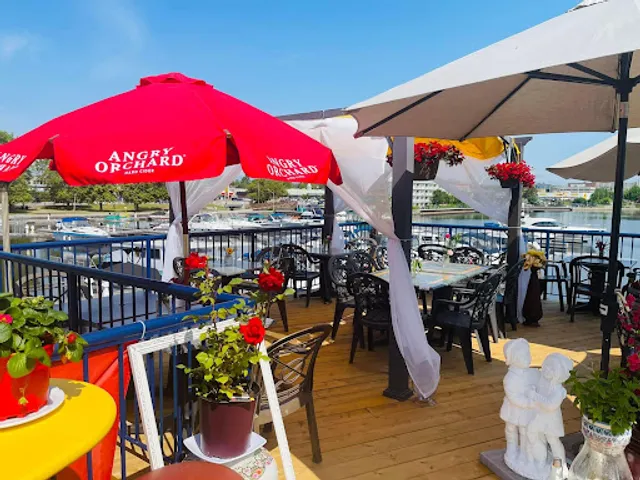 Light House Lounge & Grill