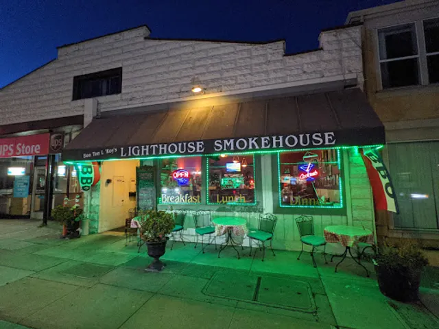 Bon Ton L'Roy's Lighthouse Smokehouse