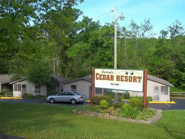 Larry's Cedar Resort