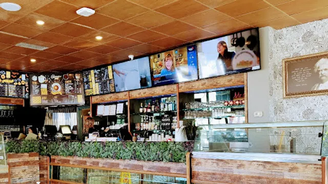 Mr. Cappuccino Ice Cream, Coffee Bar and Bistro: University District