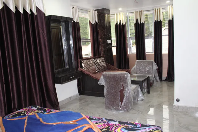 Puri Hotel & Restaurant