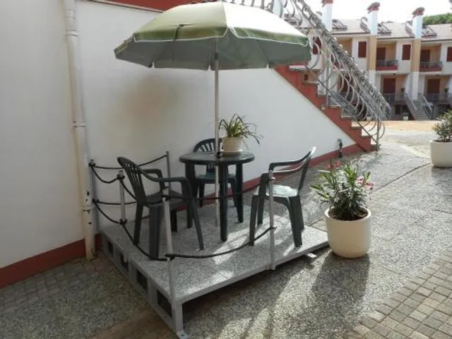 Casa Bianca Village Apartments