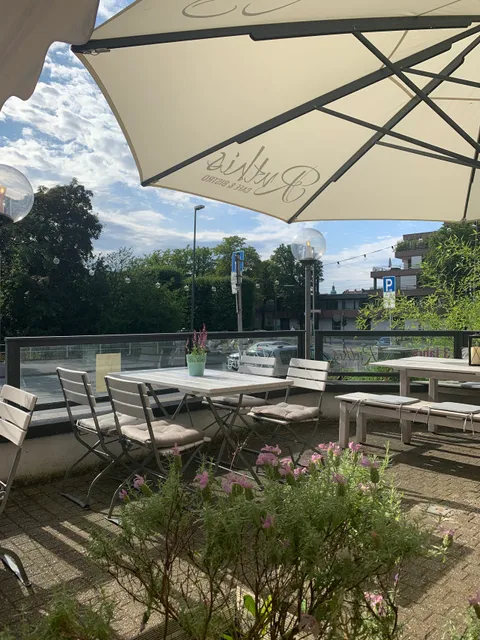 Ruthis - Café & Bistro