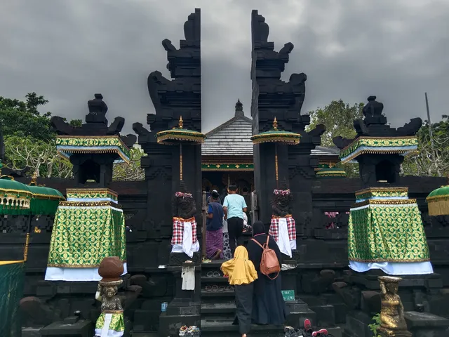 PURA KRAMAT RATU MAS SAKTI - Seseh