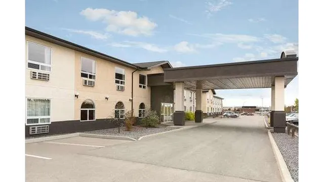 Days Inn & Suites by Wyndham Thompson