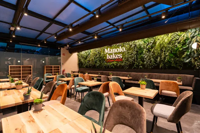 Manolo Bakes