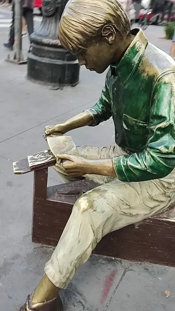 Estátua de Engraxate