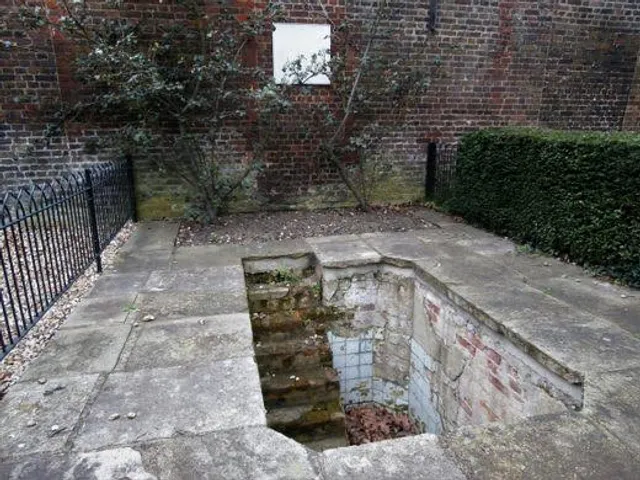 Queen Caroline's Bath