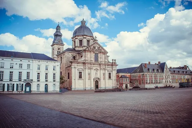 The world of Kina: the House