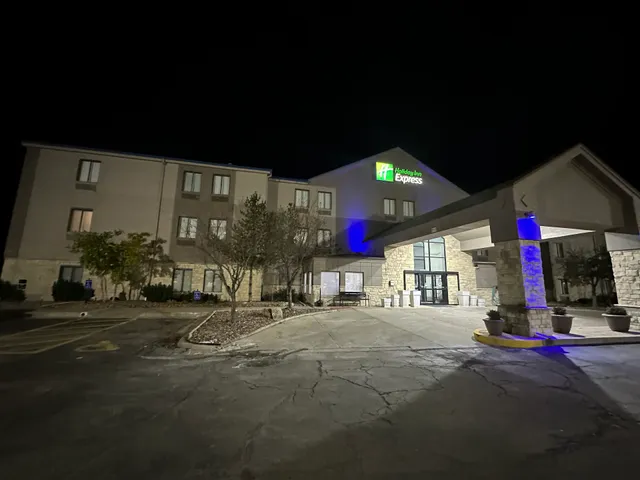 Holiday Inn Express Kansas City - Bonner Springs, an IHG Hotel