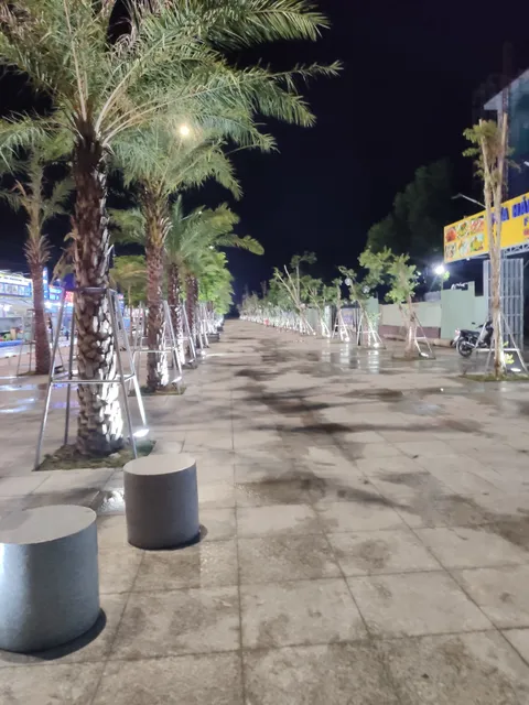 Phố đi bộ Hồ Tràm