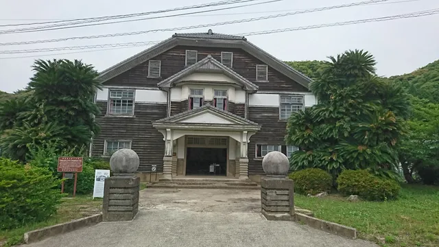 Former Hasami Municipal Central Elementary School Auditorium and Public Hall