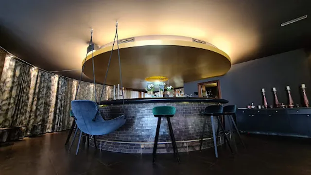 GAMS 1648 - Vinothek, Pizza, Cafe & Blumen