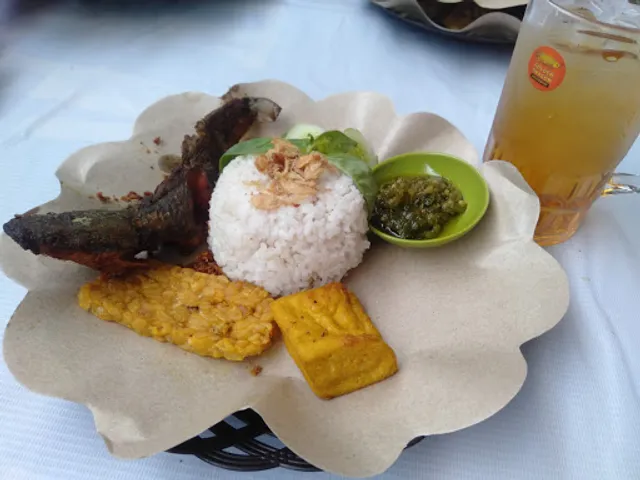 Nasi Pecel Madiun Bu Yogi