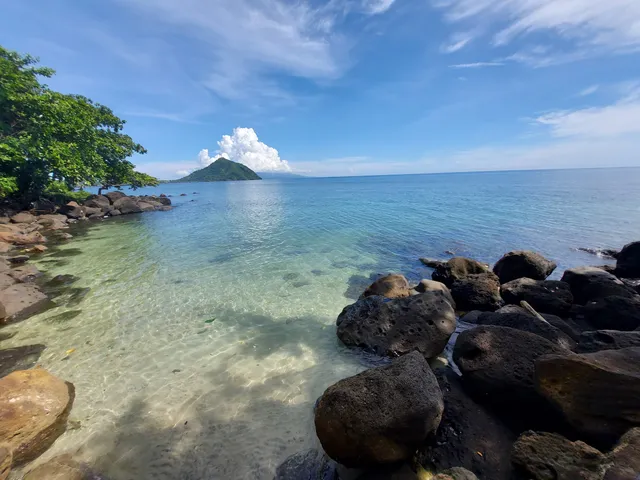 Calamcam White Beach