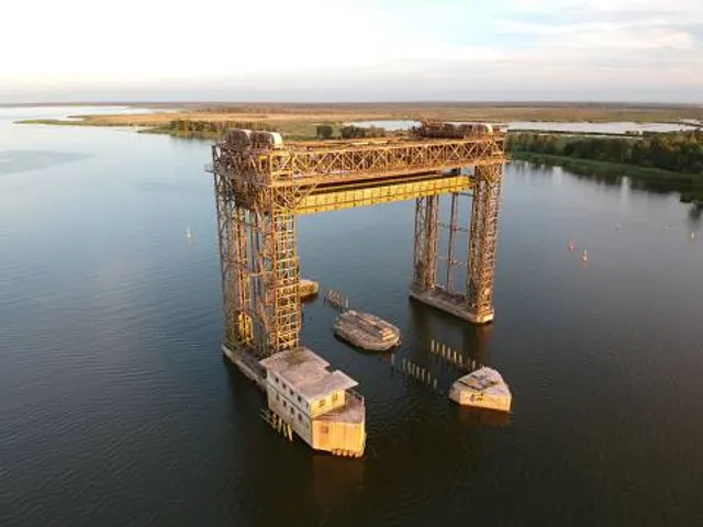 Karnin Lift Bridge