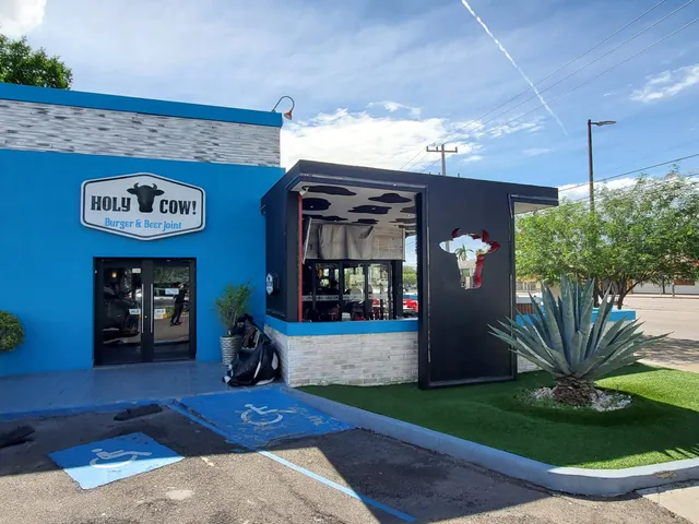 Holy Cow! Burger & Beer Joint - Kino