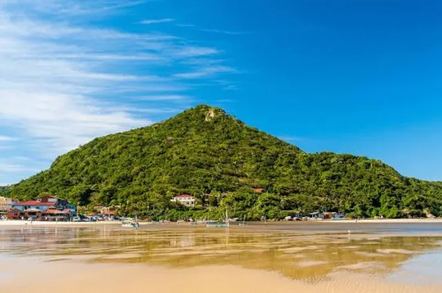 Guarda Do Embaú Beach