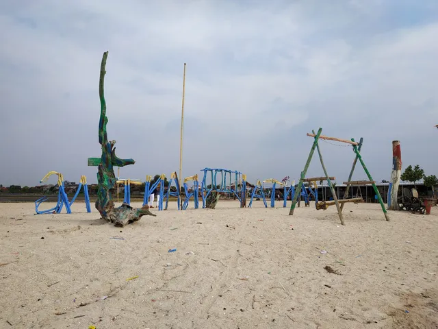 Pantai Seribu Ranting