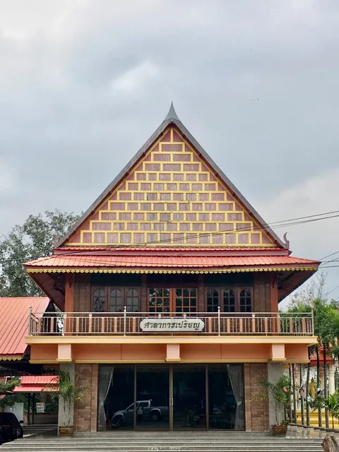 Wat Lang Khao Noi