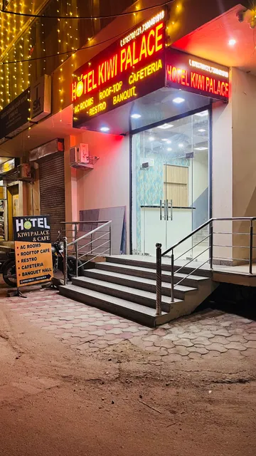Hotel kiwi palace & Cafe ,jaipur