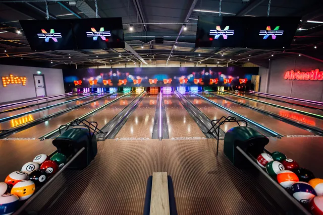 Airtastic Entertainment Centre Cork – Bowling, Mini Golf, Arcade, NY Kitchen