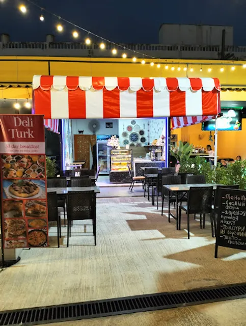 DELI CAFE' ( More than coffe)@ Karon