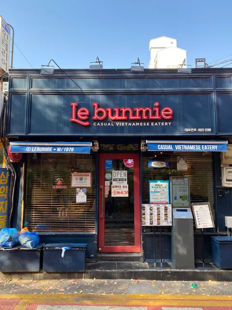 Le Bunmie Main
