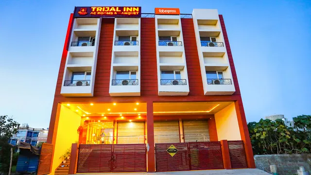 FabExpress Trijal Inn - Hotel in Transport Nagar