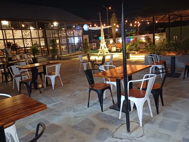 Chronicles Cafe & Kitchen