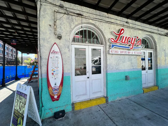 Lucy's Retired Surfers Bar & Restaurant